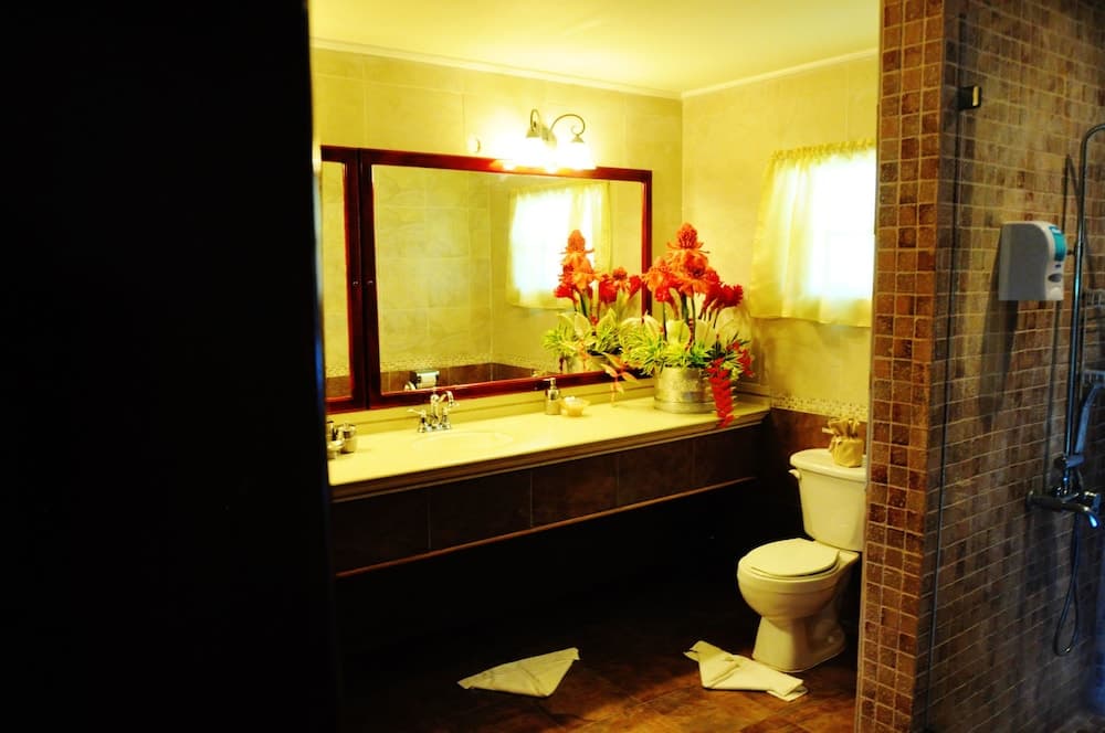 Beachcombers Hotel photo 2