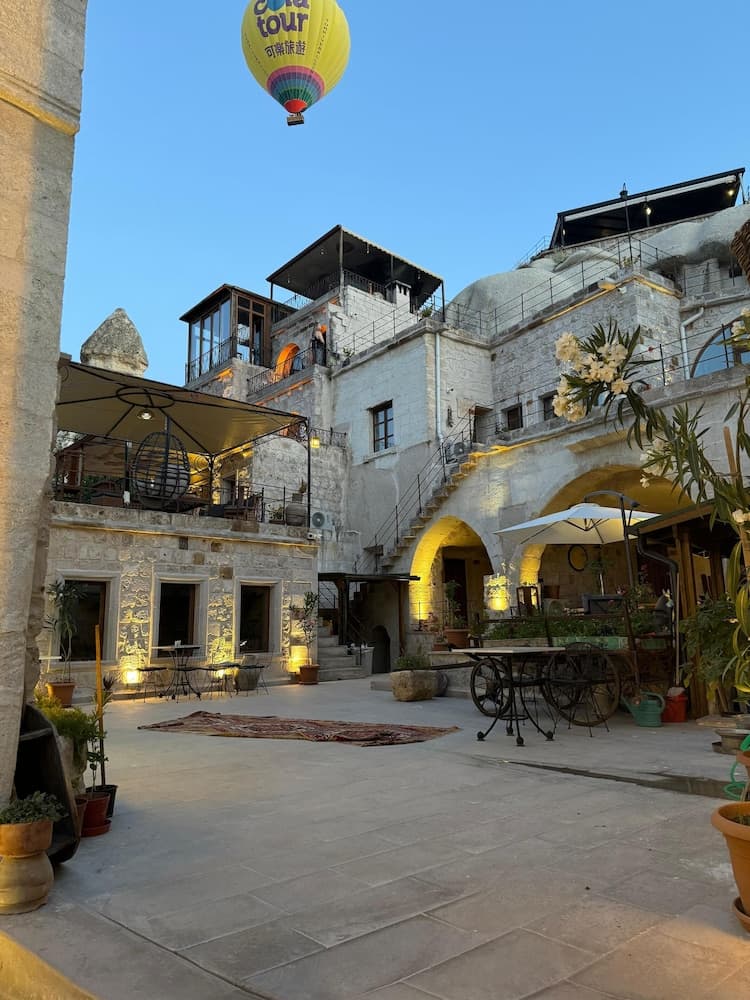 Escape Cave Suites photo 3
