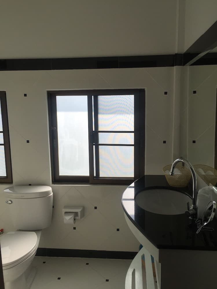 Lyndale Lodge photo 6