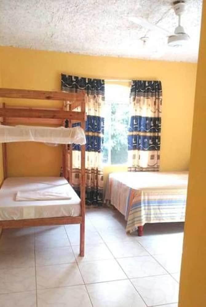 The blue Lagoon Hostel & Private Rooms photo 7