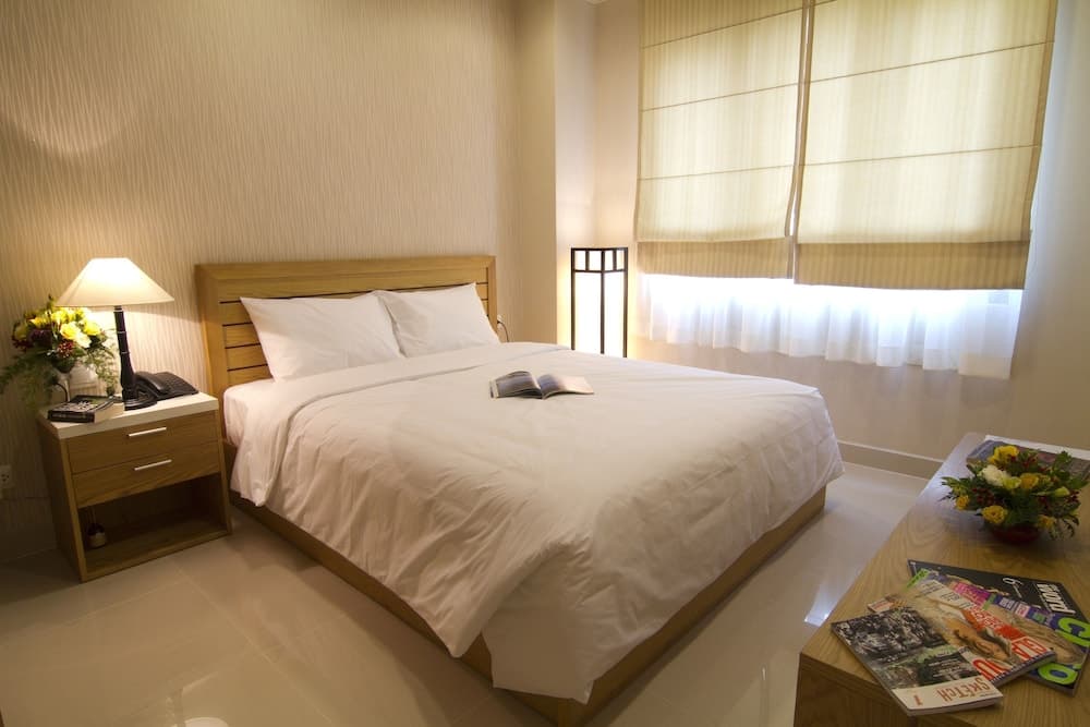 Mayfair Suites photo 7