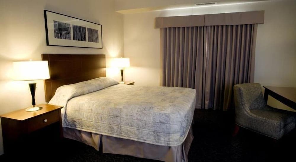Heritage Inn & Suites photo 7