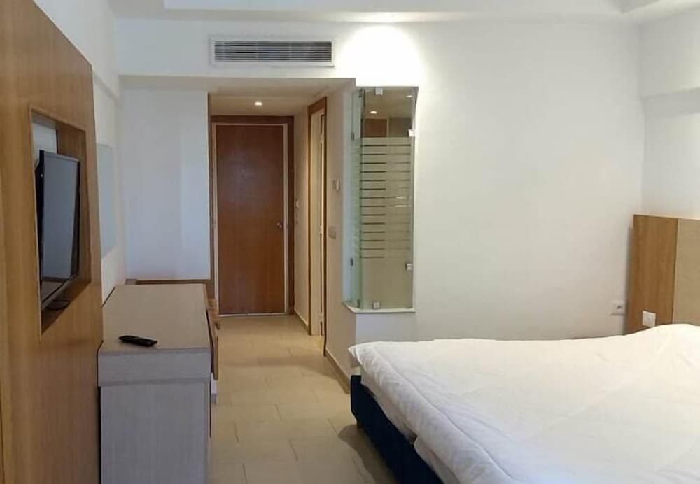 Golf Residence- Family Only photo 9