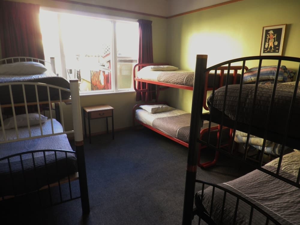 Bazil's Hostel & Surf School photo 2