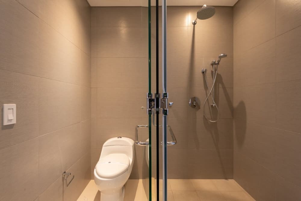 Classy 1 Bedroom Pool & Gym near Downtown photo 2
