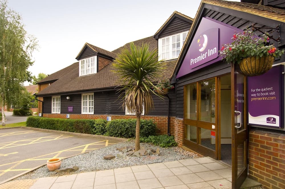 Premier Inn Woking West - A324