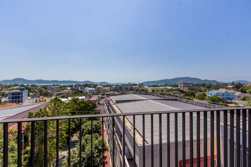 Dlux Condominium photo 4