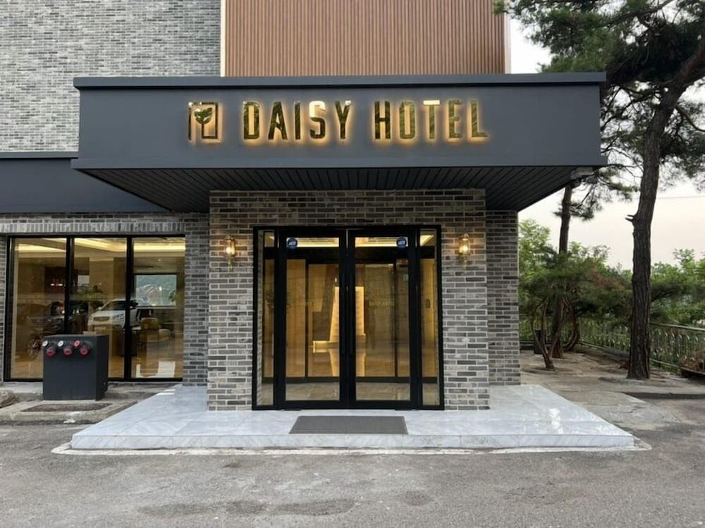 Daisy Hotel