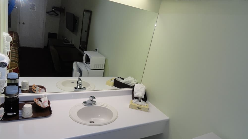 Budget Inn Port Hope photo 7