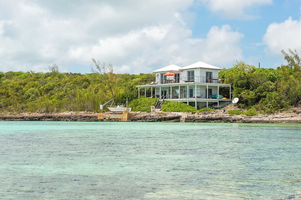 Seaside Sanctuary: Private Villa With Breathtaking Views