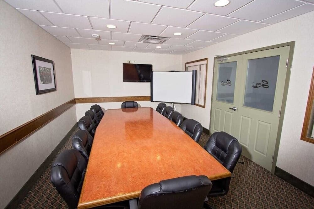 Service Plus Inns & Suites Drayton Valley photo 4