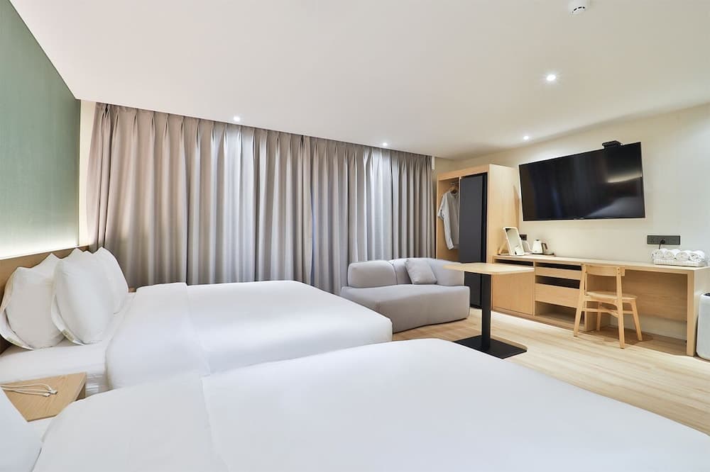 Custom Hotel photo 6