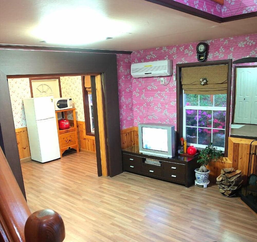 Petit Maison Pension photo 2