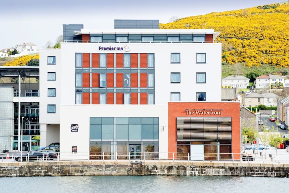 Premier Inn Swansea Waterfront photo 2