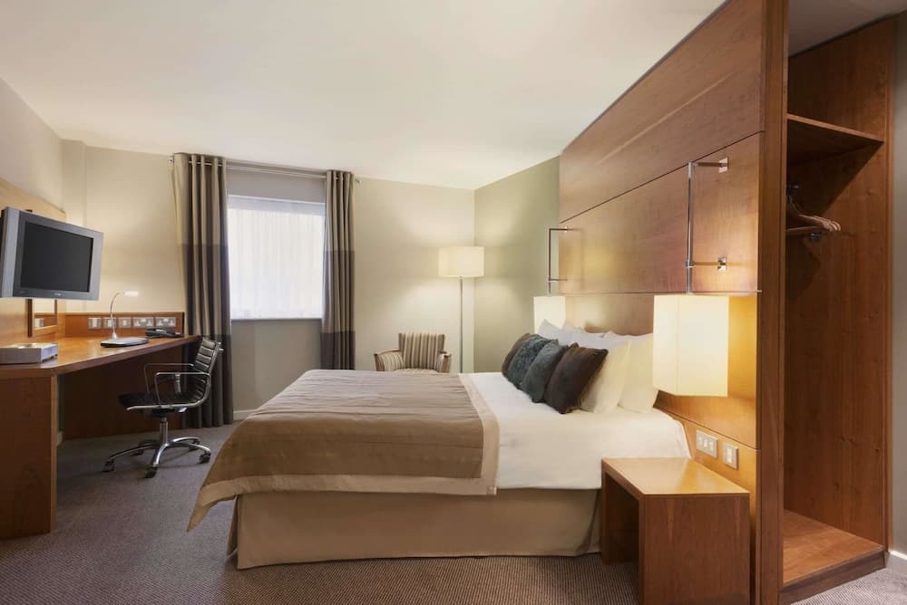 Ramada Plaza by WyndhamWrexham photo 3