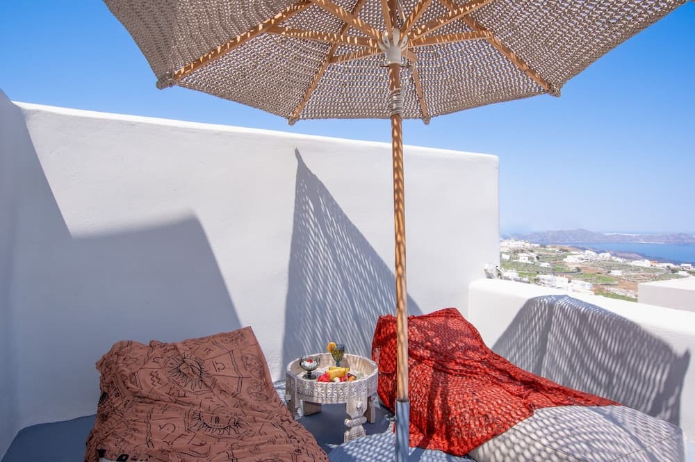 Luna Santorini Suites photo 9