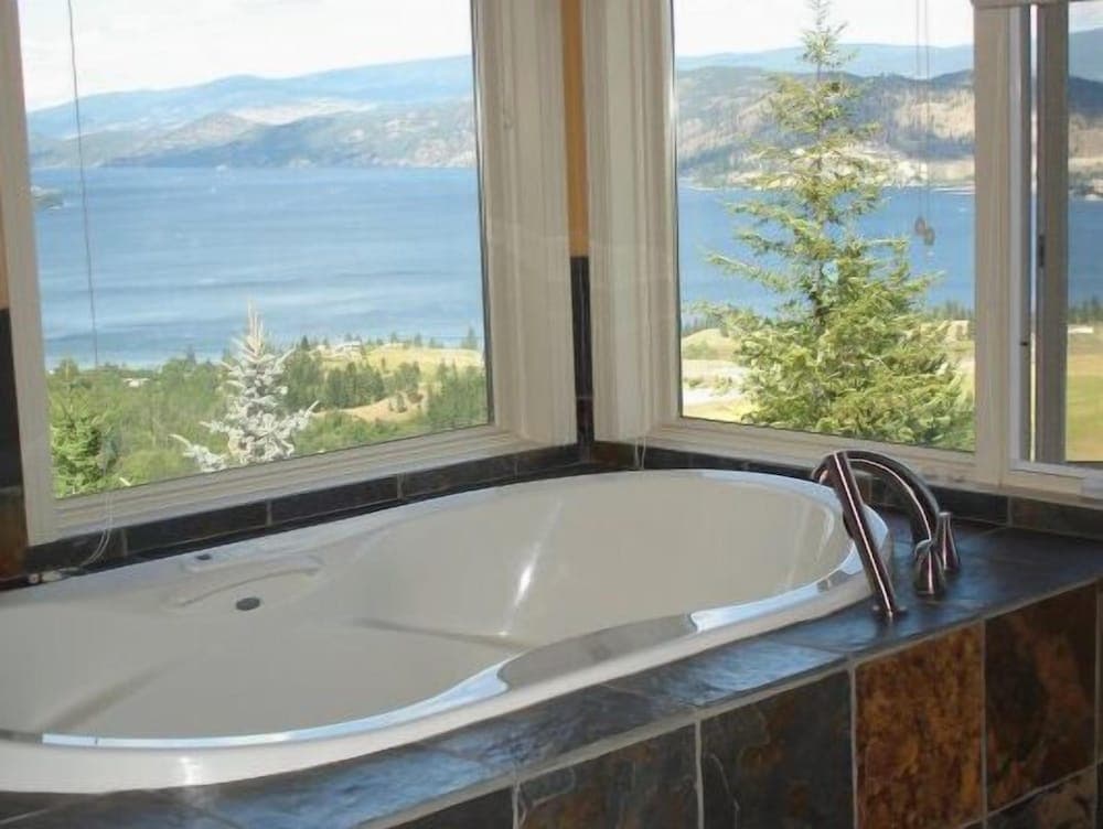 A View of the Lake Bed & Breakfast photo 8