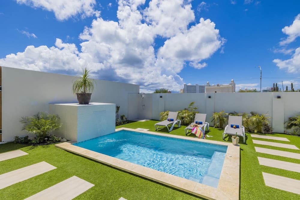 Brand NEW 3BR w Private Pool Walk to Palm Beach