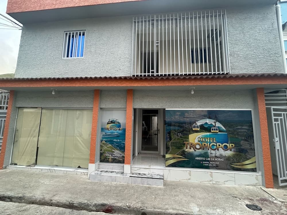 Hotel tropic pop