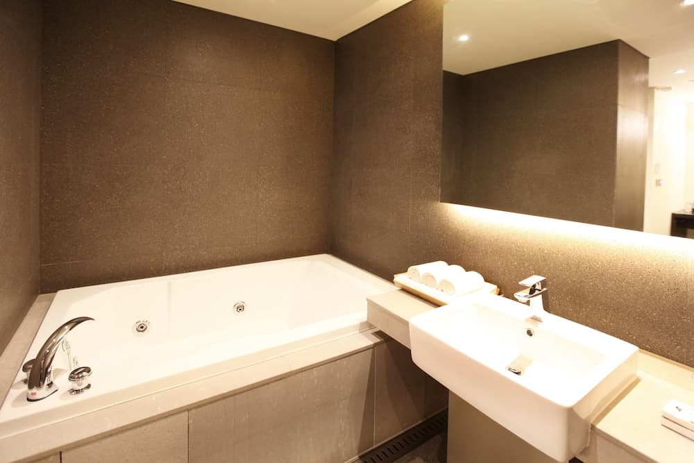 Vine Hotel photo 4