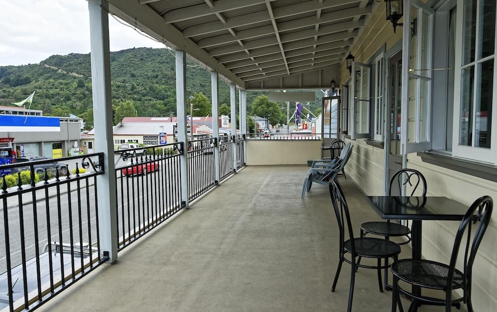 Lantern Court Motel photo 9