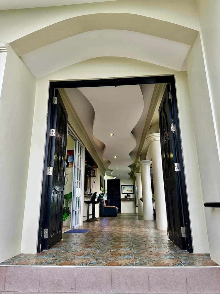 Avana Hills Tagaytay photo 6