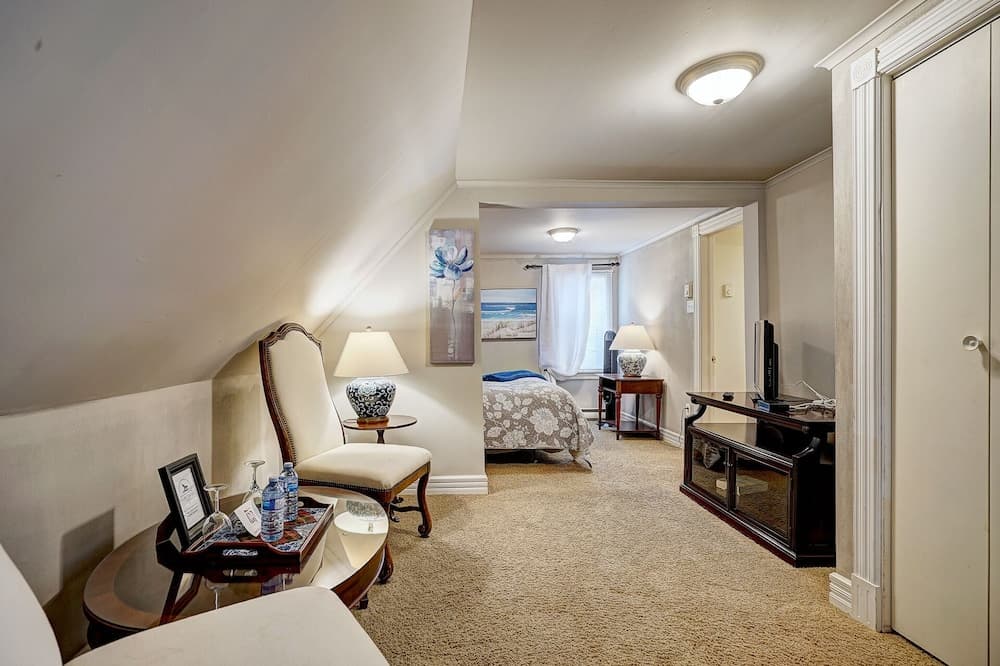Inn By The Bay photo 2