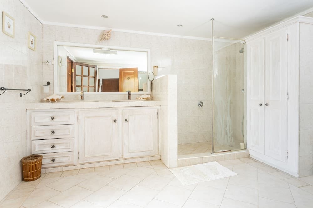 Villa with Heated Pool photo 8