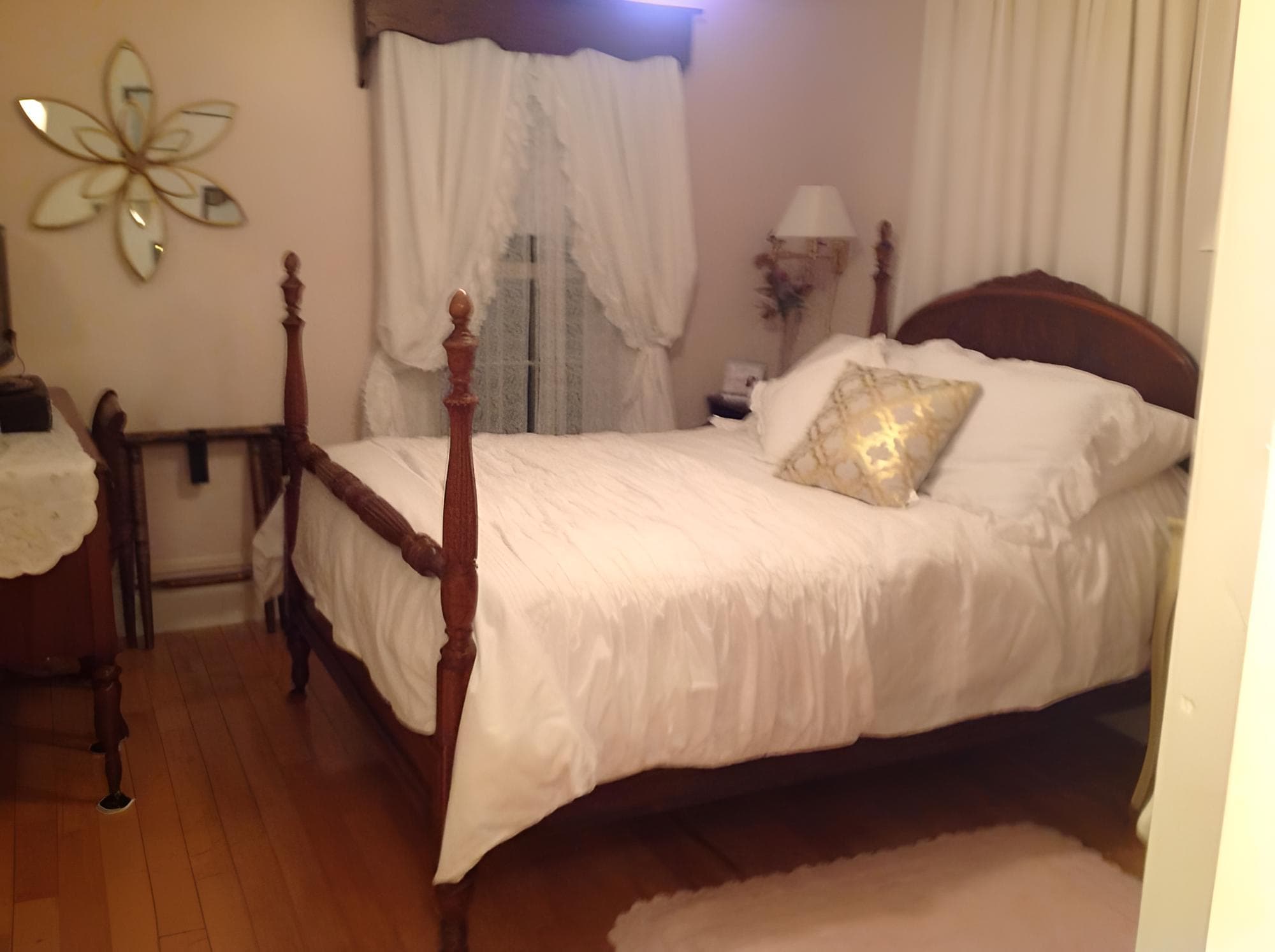 Maple Tourist Home Bed & Breakfast photo 2