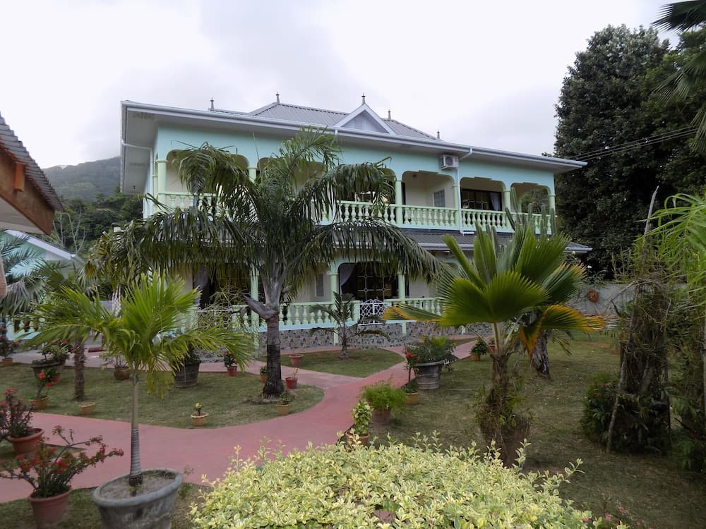 Green Palm Self Catering and Chalets