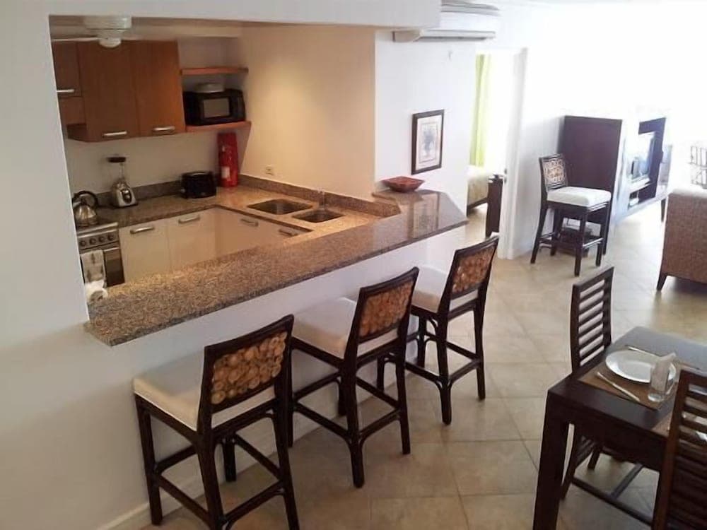 South Ocean Villa 402 photo 6
