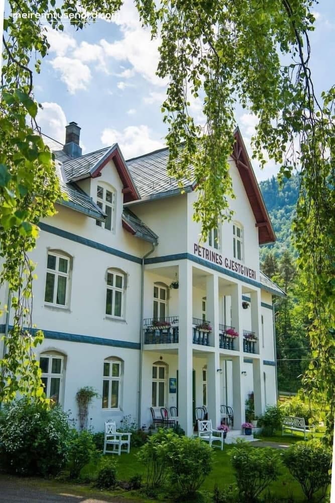 Petrines Guesthouse photo 6