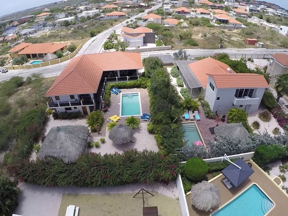 Magnificent Villa near Beach in Upscale District of Vista Royal, Jan Thiel