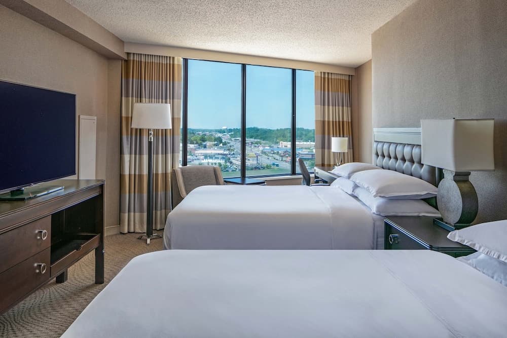 Sheraton Greensboro at Four Seasons photo 9