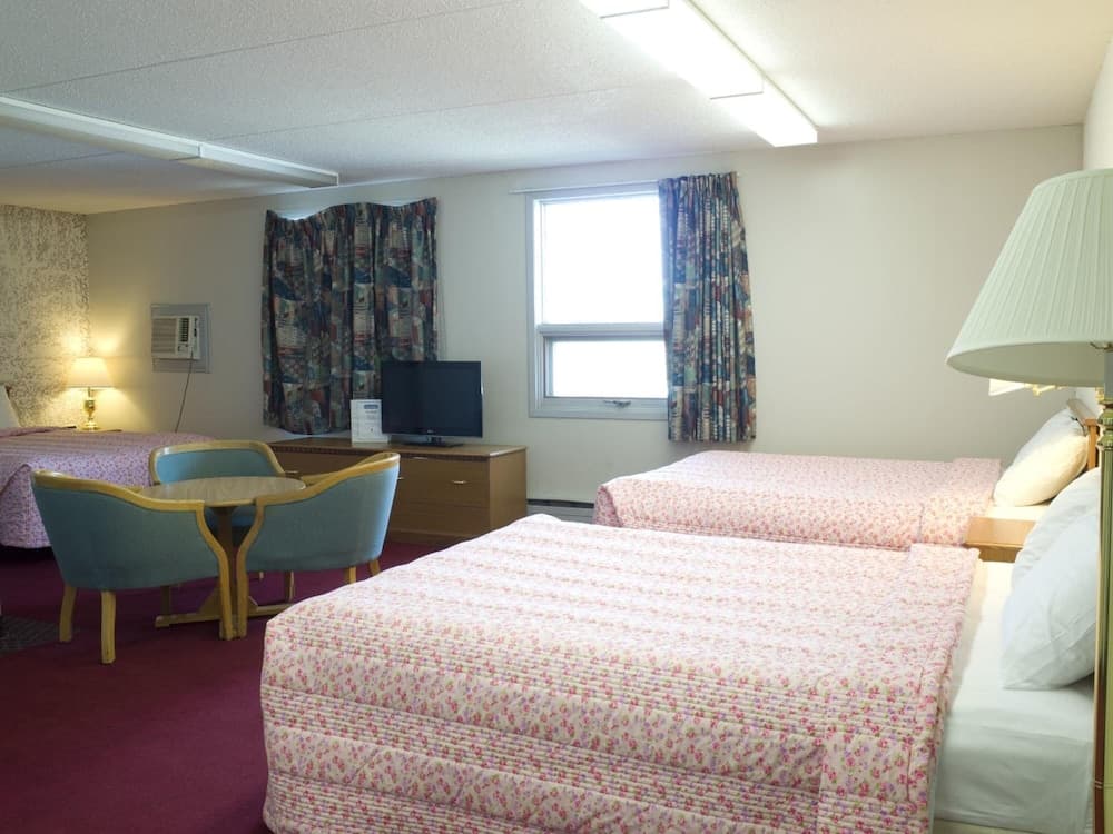 Bluebird Hotel photo 4