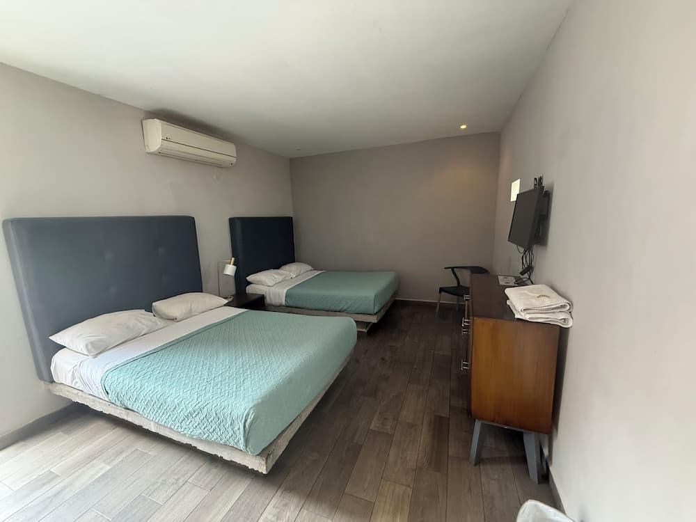 hotel 202 photo 2