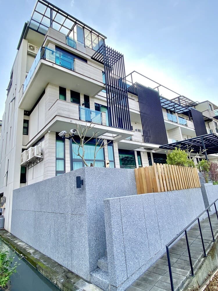 Sam House