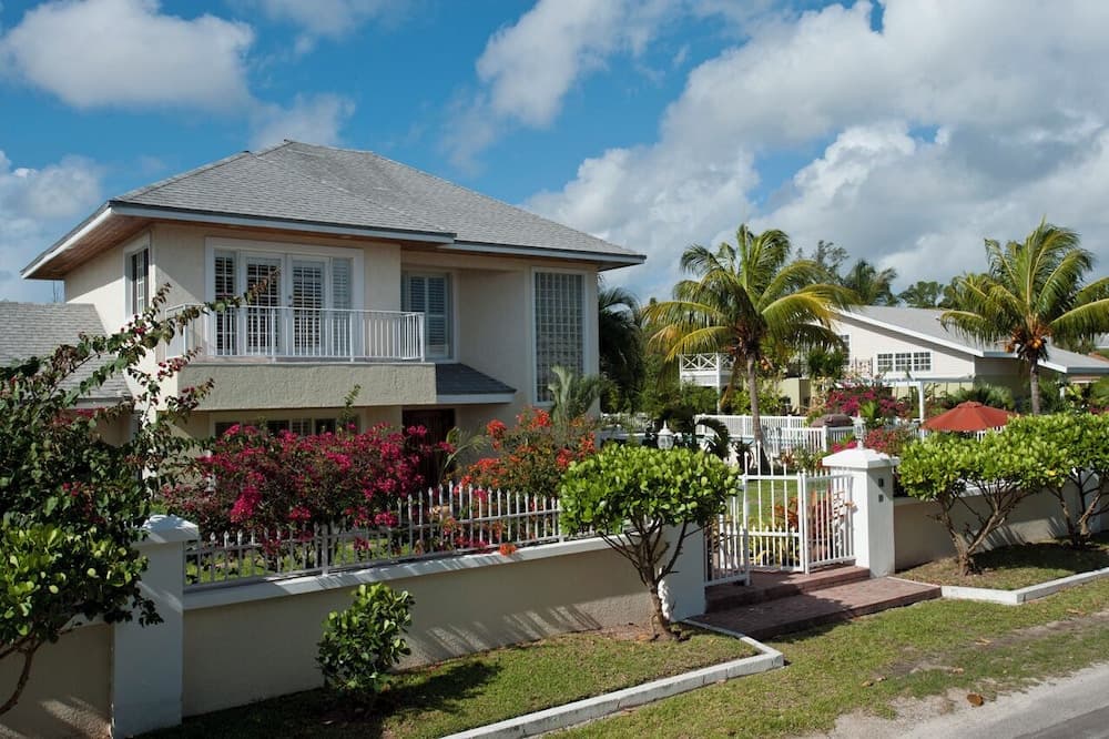 Buttonwood Bliss: Lux Condo With Amenities photo 6