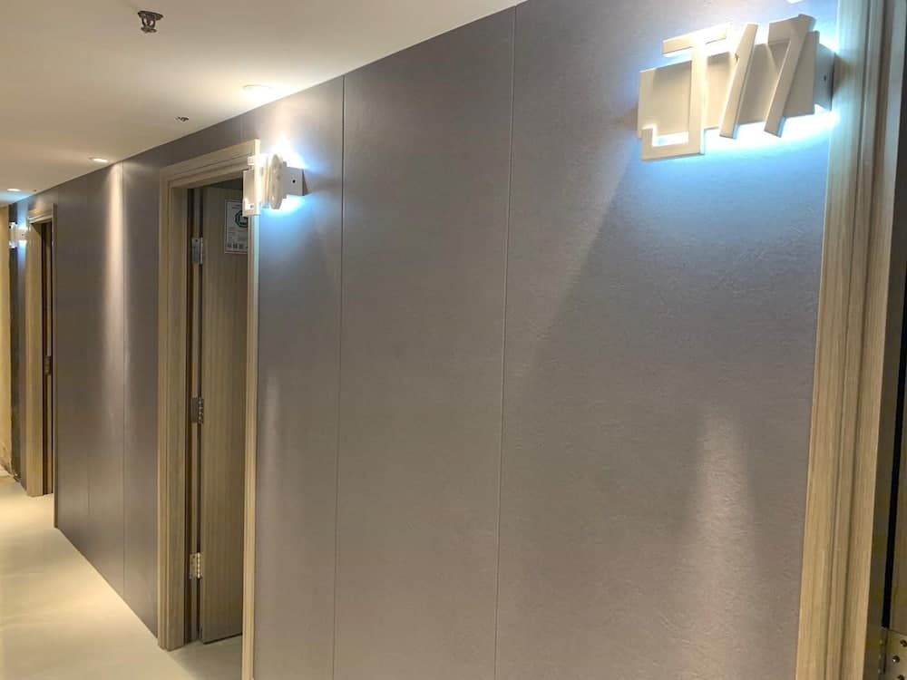J Hotel photo 6