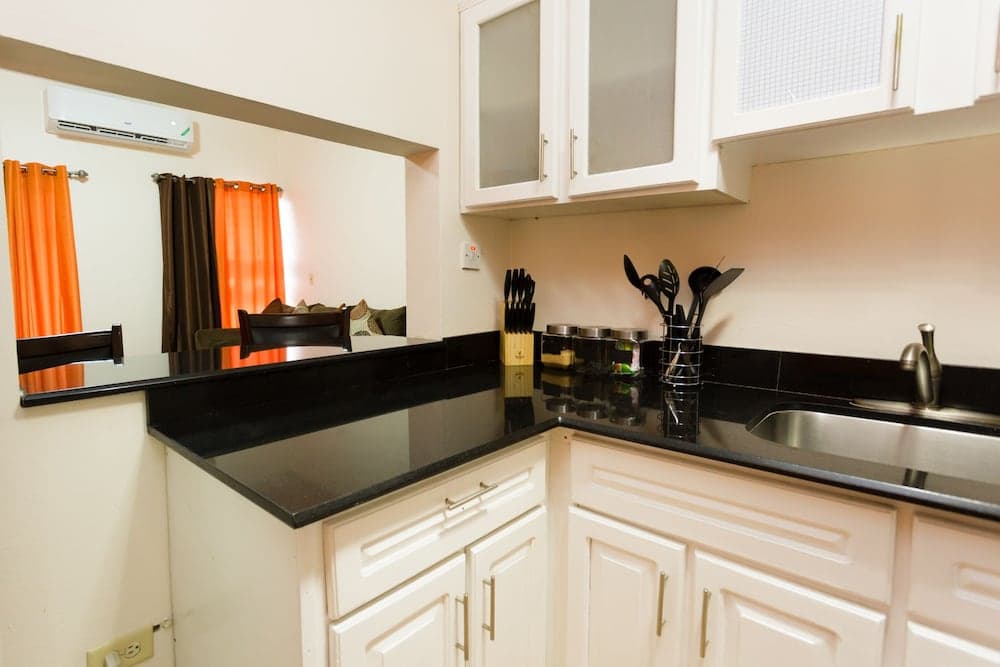 The Embassy Luxury Apt Crystal Towers II photo 9