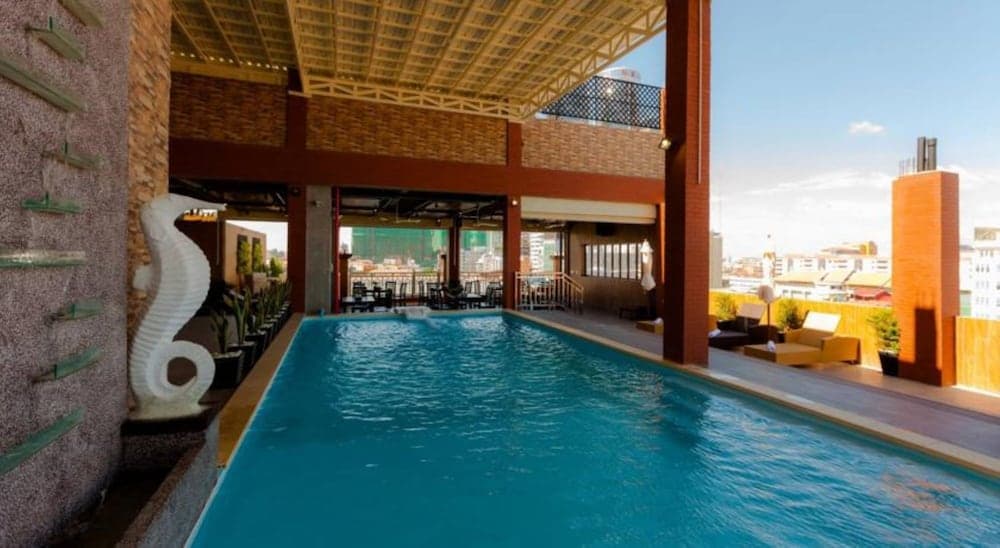 Seventh Heaven Hotel and High Bar photo 2