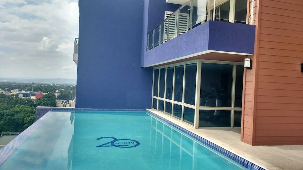 Apartment with roof top pool photo 9