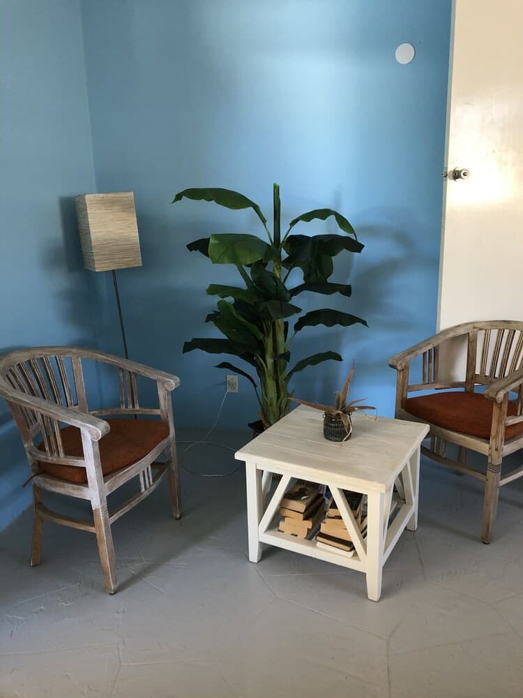 Tropical Breeze Apartments photo 2