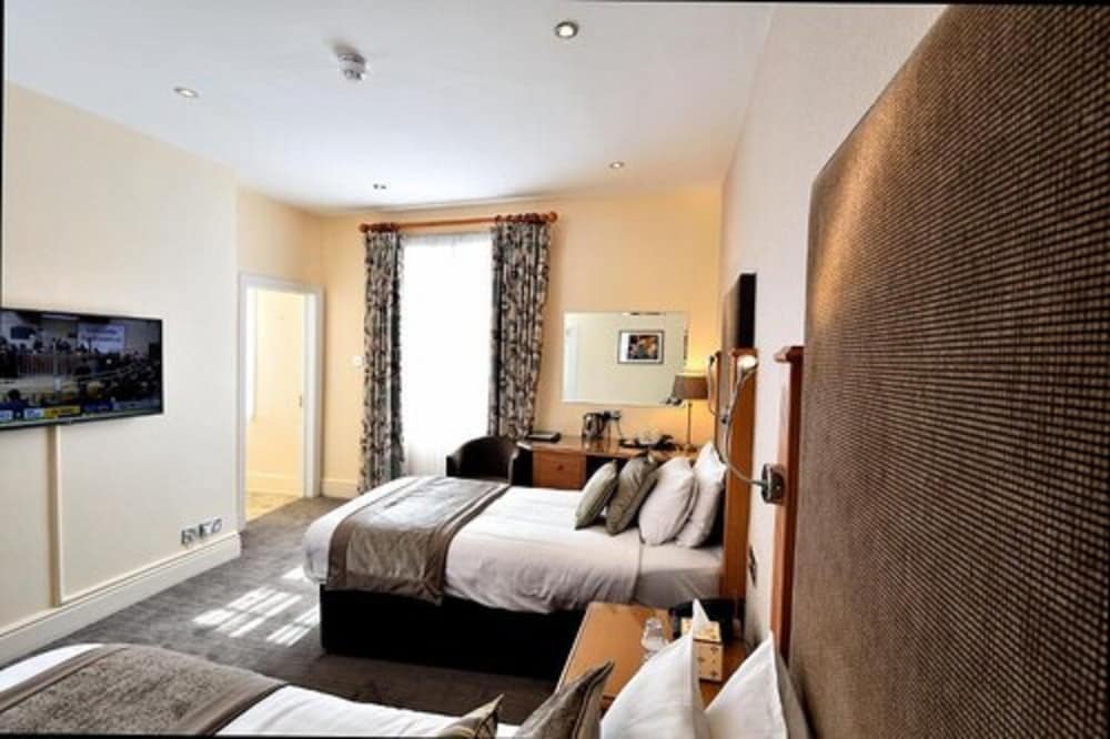 Queens Court Hotel photo 9