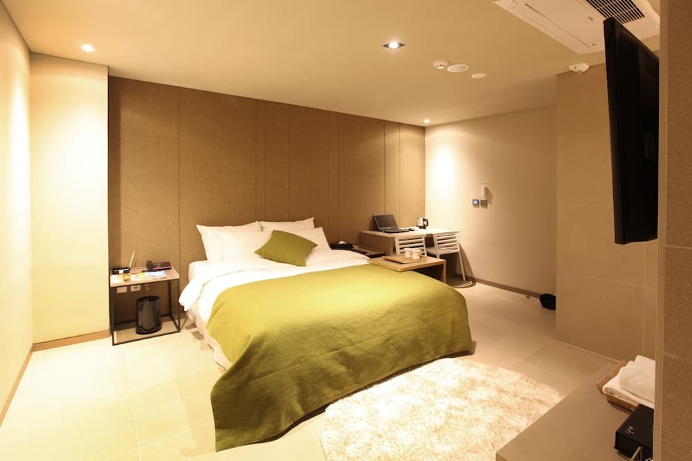 Vine Hotel photo 3