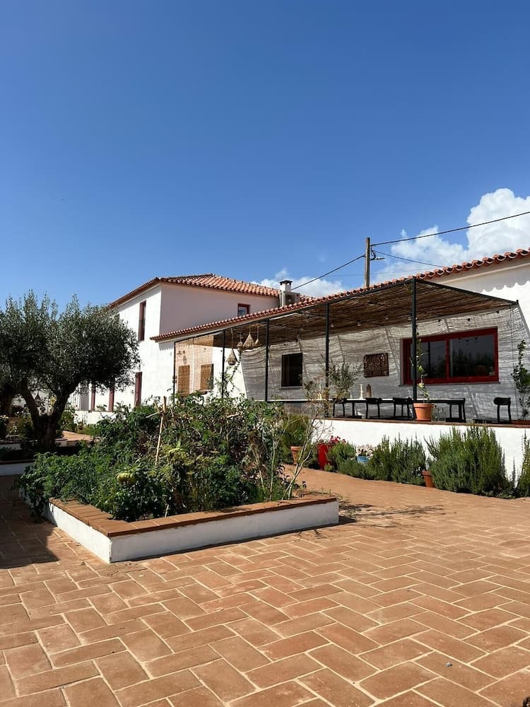 Viva Farmhouse
