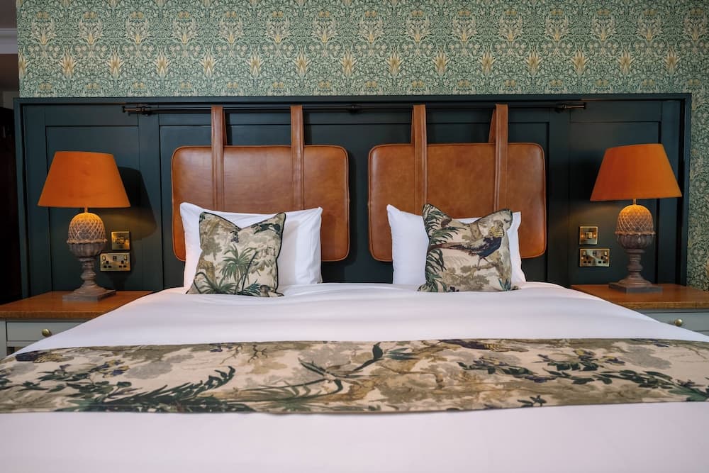 Wheatsheaf Hotel - Virginia Water by Chef and Brewer Collection photo 5