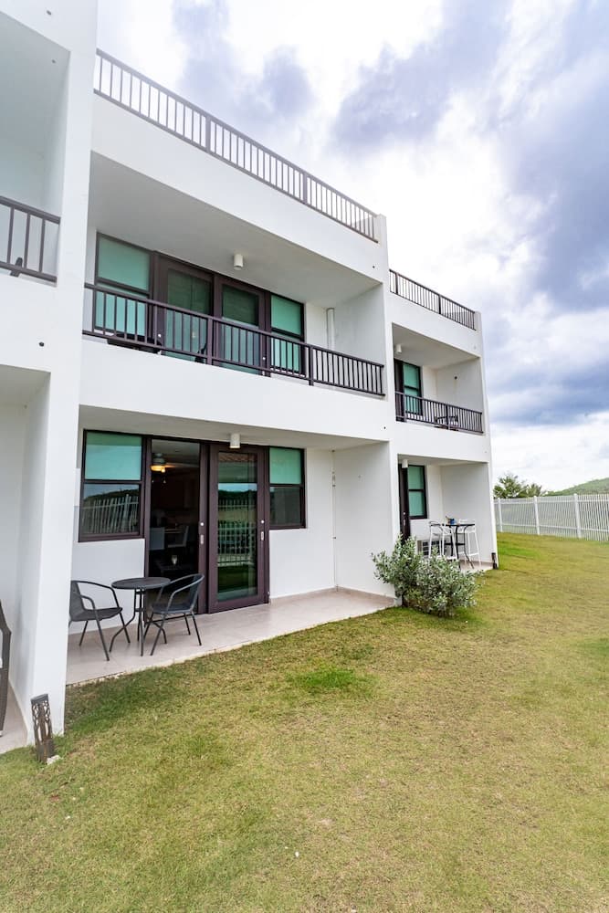 3 Bedroom Oceanfront Beach House photo 8