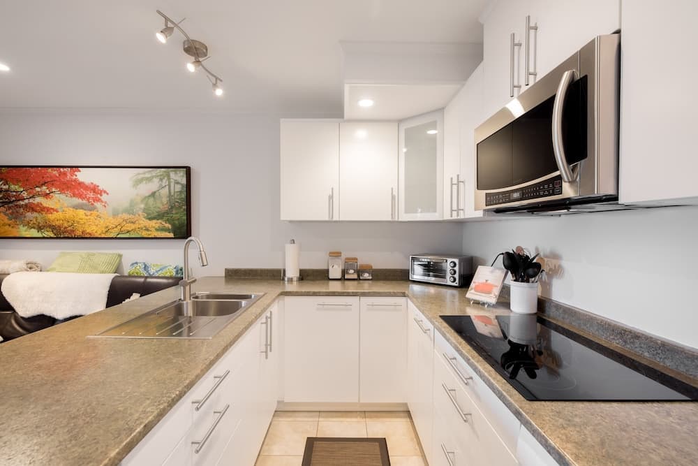 Enchanter Oceanview Suites photo 8