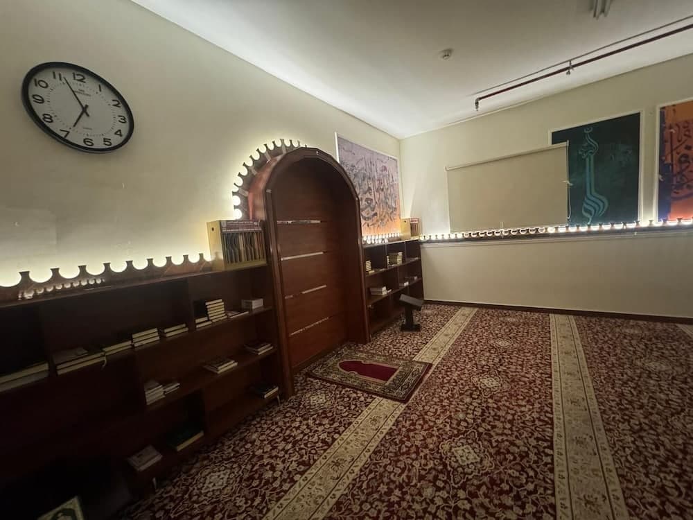 Meral Crown Hotel